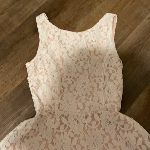 Light blush pink dress - Picture 2 of 4